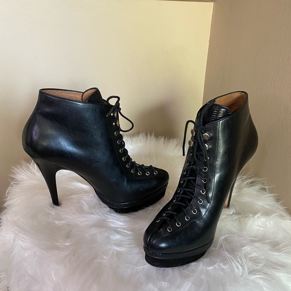 ANN TAYLOR BLACK LEATHER LACE UP BOOTIE - Picture 3 of 12